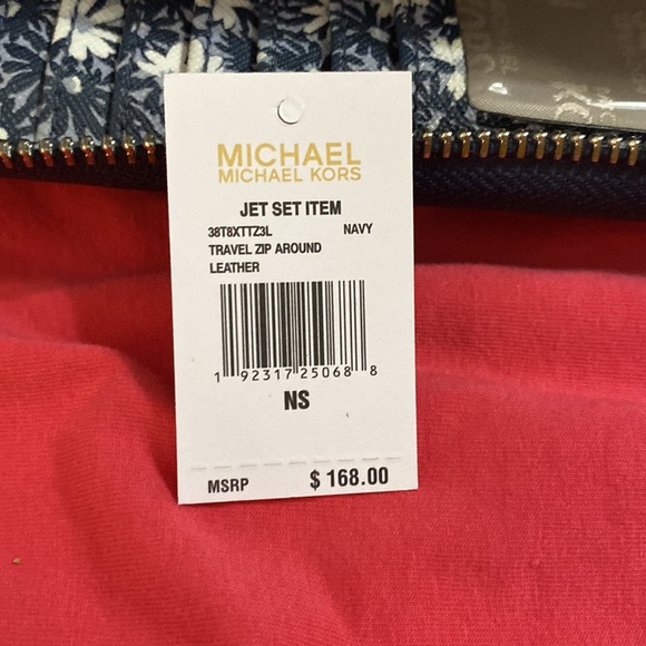 Michael Kors wallet - Picture 3 of 5